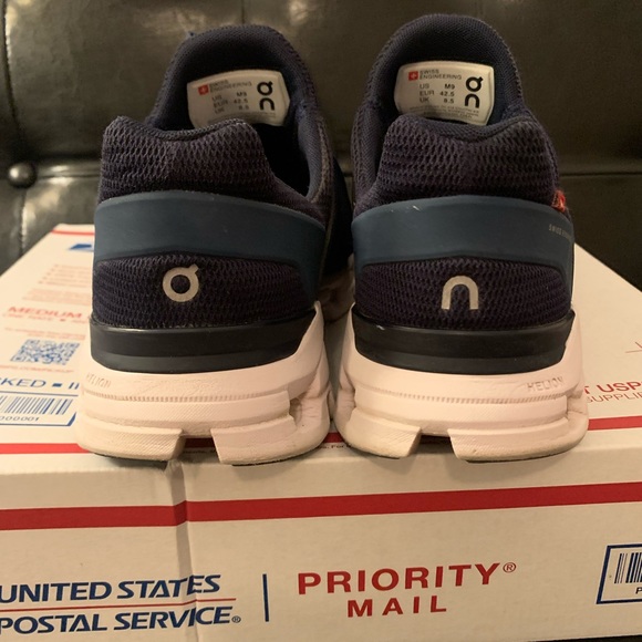 On Cloud Running - Picture 3 of 7